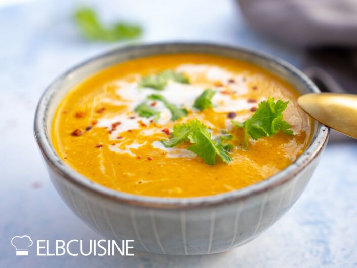 Thai-Red-Curry-Kürbissuppe – ein exzellenter veganer Genuss! - ELBCUISINE