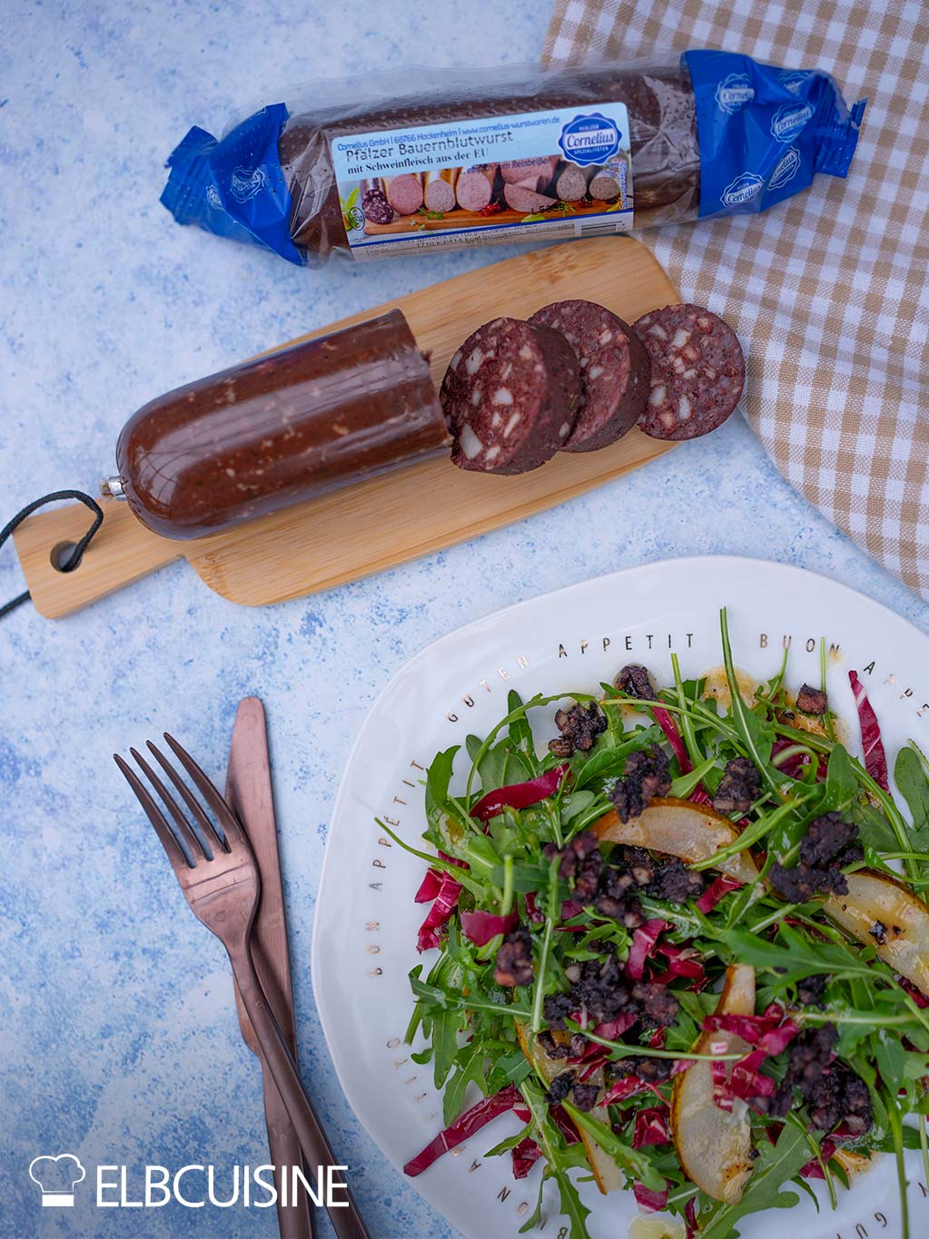 Bunter Salat mit Blutwurst-Geröstl mit Miso-Dressing