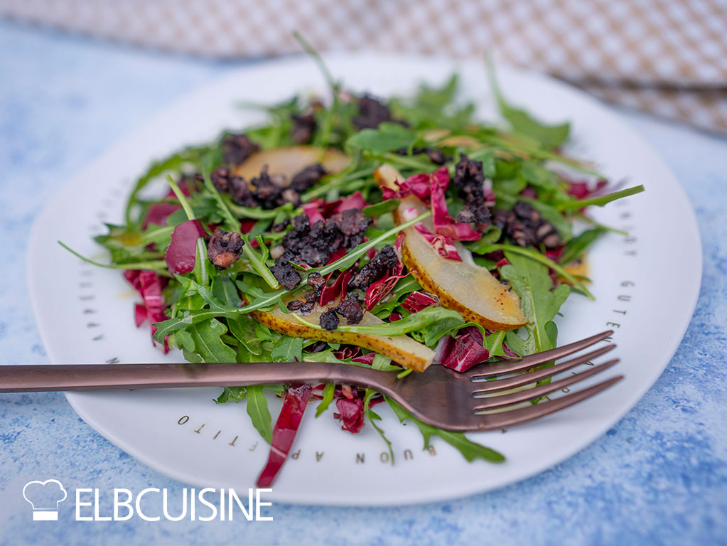 Bunter Salat mit Blutwurst-Geröstl mit Miso-Dressing