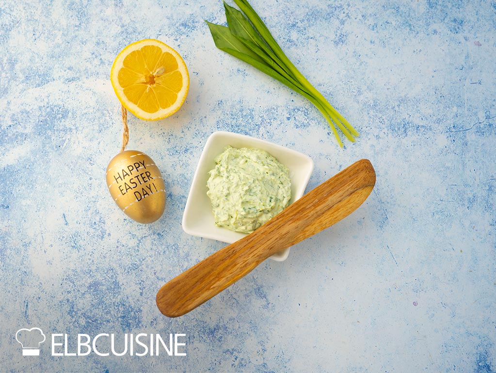 Ein hellgrüner Bärlauch-Dip bereit für den Osterbrunch.